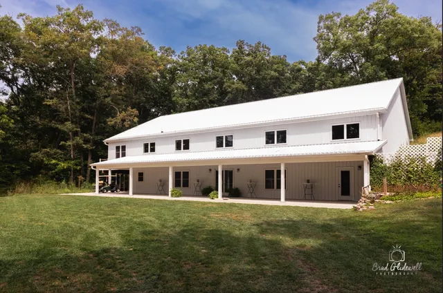 Small Grand Things Wedding Estate