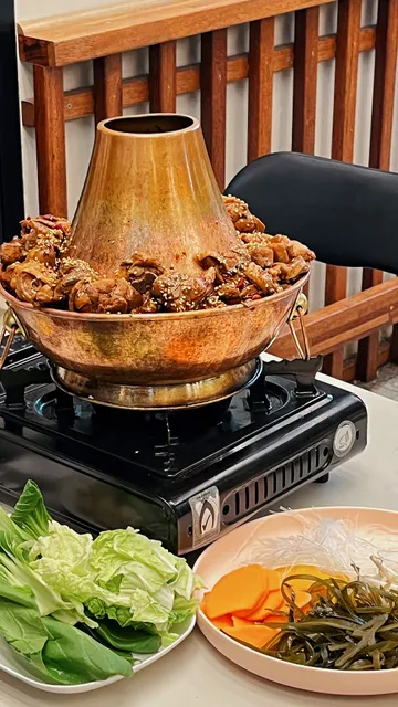 双喜牛肉面-火锅鸡 Double Happy Noodle & Dumplings