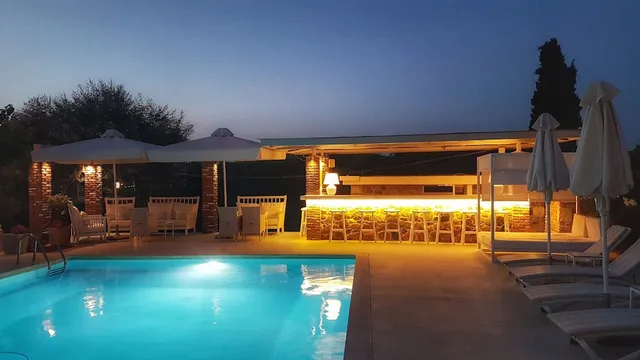 ΟΙKIES Small & Elegant Hotel