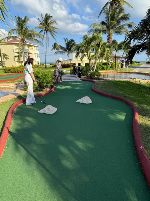Mini Golf at Moon Palace