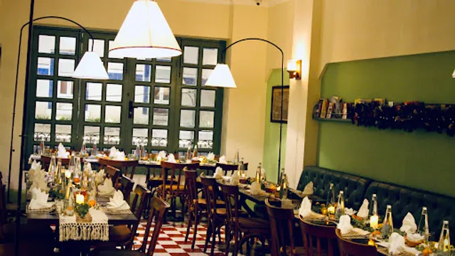 Le Comptoir Bistro & Books