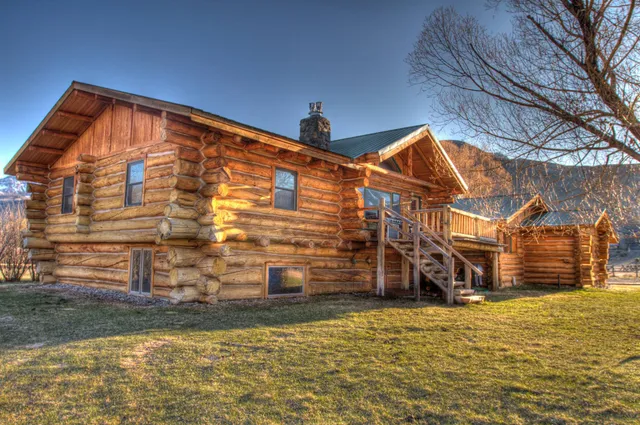 Yellowstone River Lodge