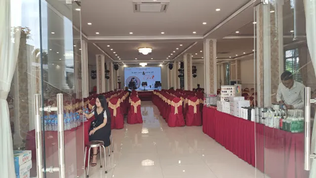 Nhà hàng Hoàng Gia