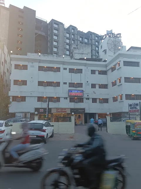 Maruti Hotel