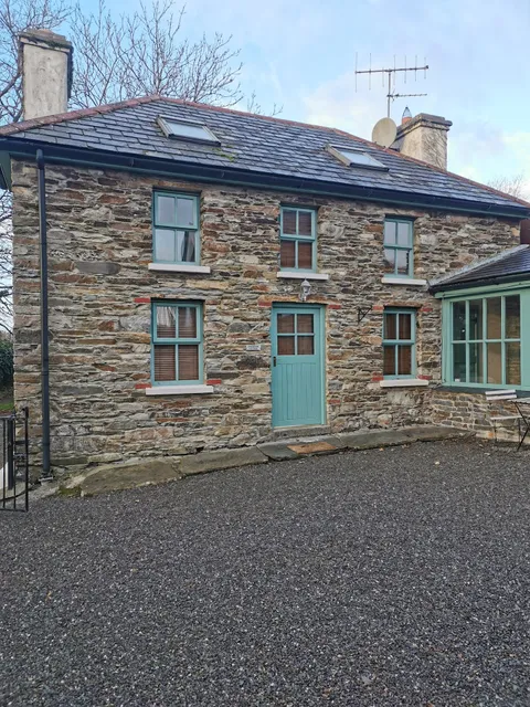 Riverbank Cottage and Barn