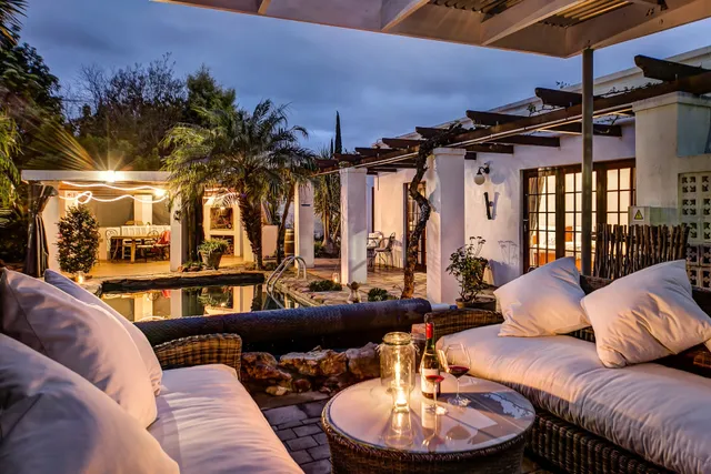 GUBAS DE HOEK meet eat sleep