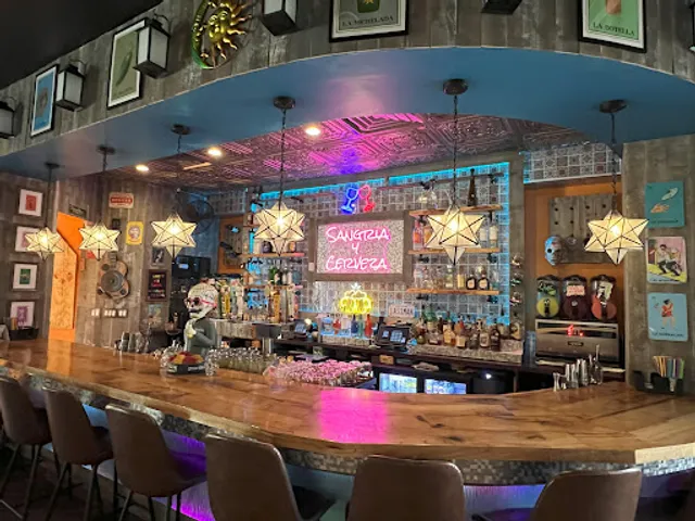 Sangria y Cerveza - Tacos & Tapas Lounge