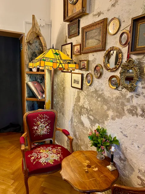 Italian Vintage Caffe & Prosecco Bar