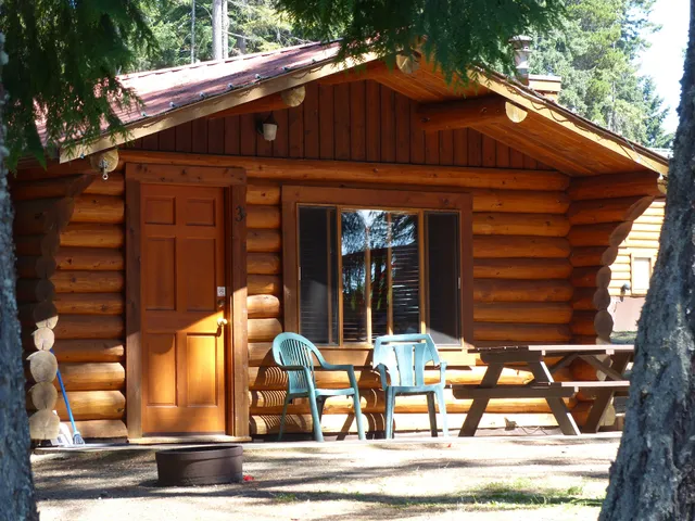 Riverbend Cottage & RV Resort