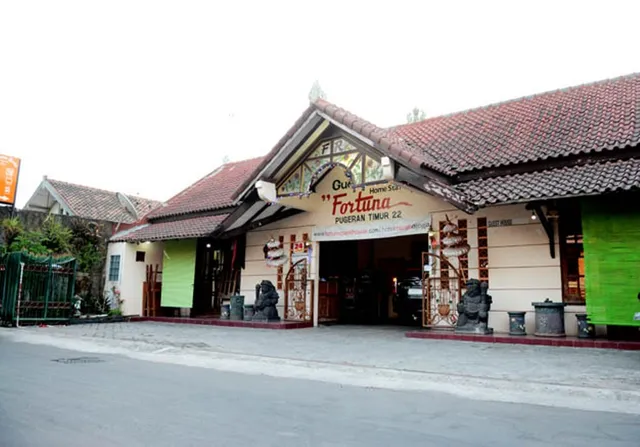 Fortuna Jogja Guest House & RENTAL