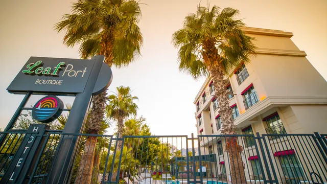 LEAF PORT HOTEL