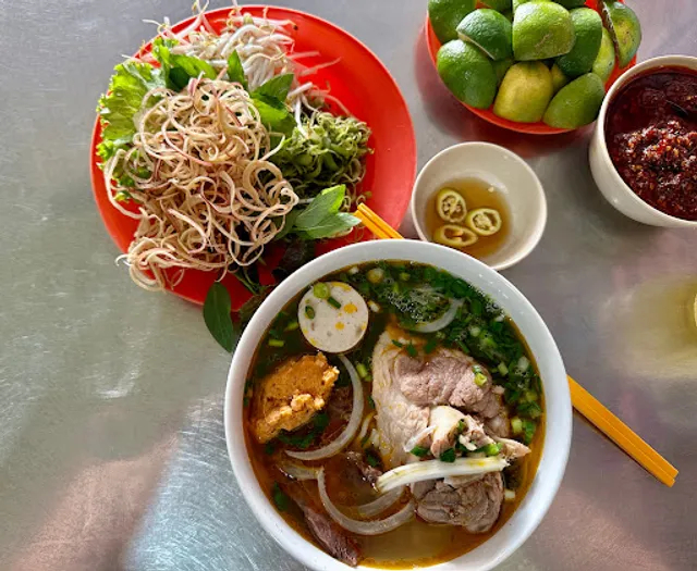 Bún bò Huế - O Sửu