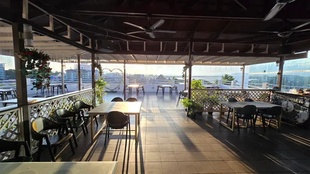 天意露天酒吧餐厅 Skyline Sports Bar Semporna