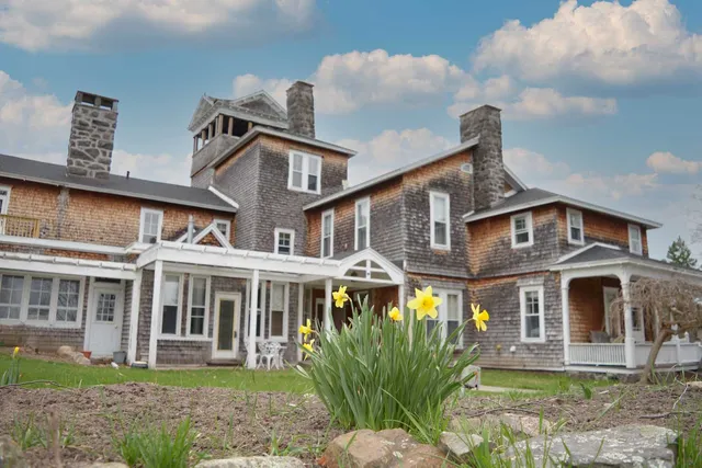 1000 Island Hart House