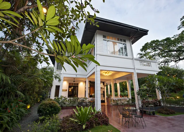 The Henry Hotel Manila