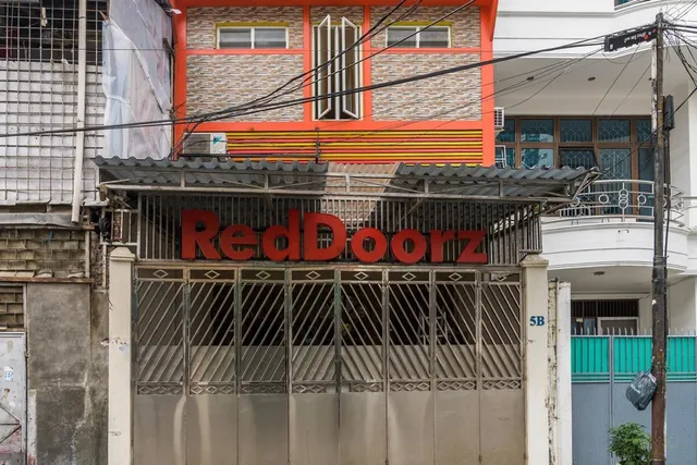 RedDoorz Hostel near LTC Glodok