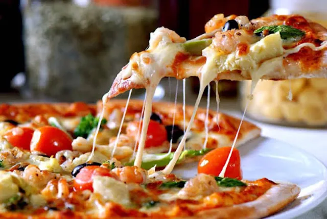 Freshbites (Kulhad Pizza Couple)