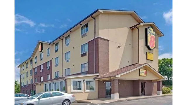 Super 8 by Wyndham Nashville/ Dntn/ Opryland Area