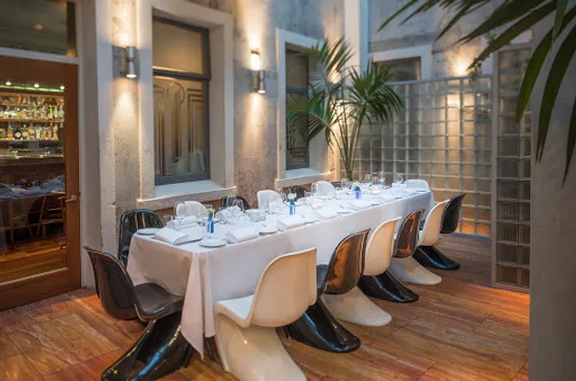 Vivace Restaurant & Bar at DeBretts (formerly DeBretts Kitchen)