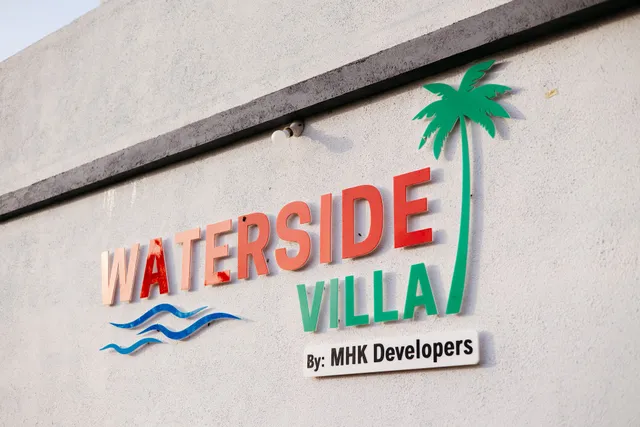 Waterside Villa - Luxurious Farmhouse