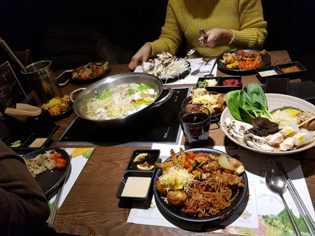 Loun Shabu-Shabu & Salad Bar