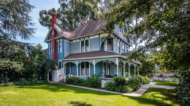 Kaleidoscope Inn & Gardens