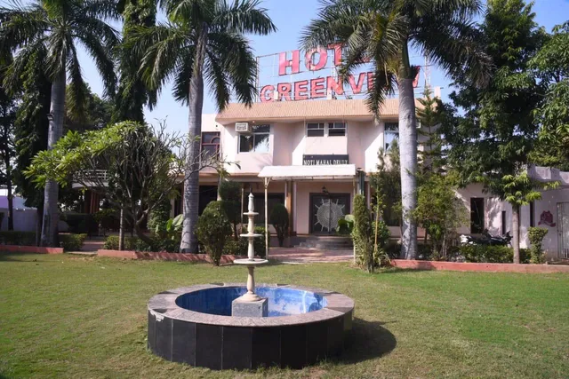 Hotel green view || Luxury Room, Banquet Halls, Party Lawn, ⁠Swimming Pool In Shivpuri