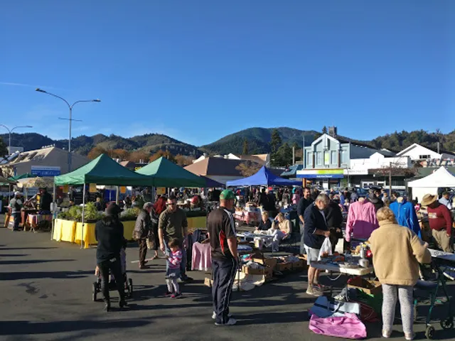 Montys Sunday Market