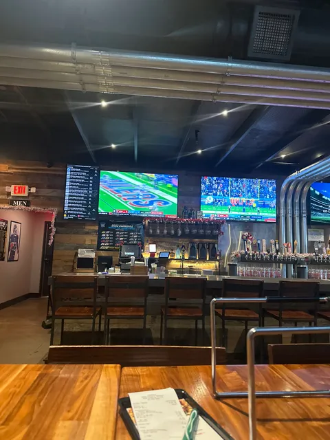 BoomBozz Craft Pizza & Taphouse - Spring Hill