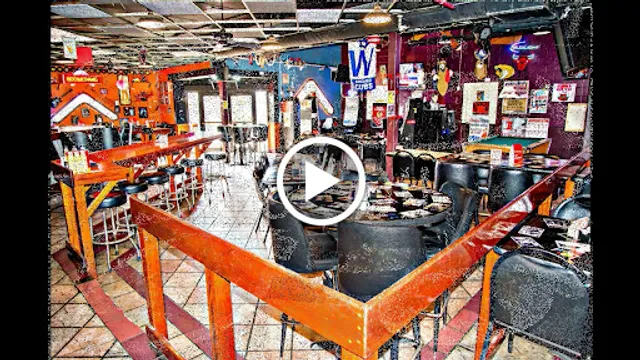 Boomerangs Bar & Grill