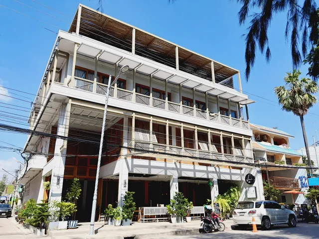 Mimi & Jim: Co-Living Space