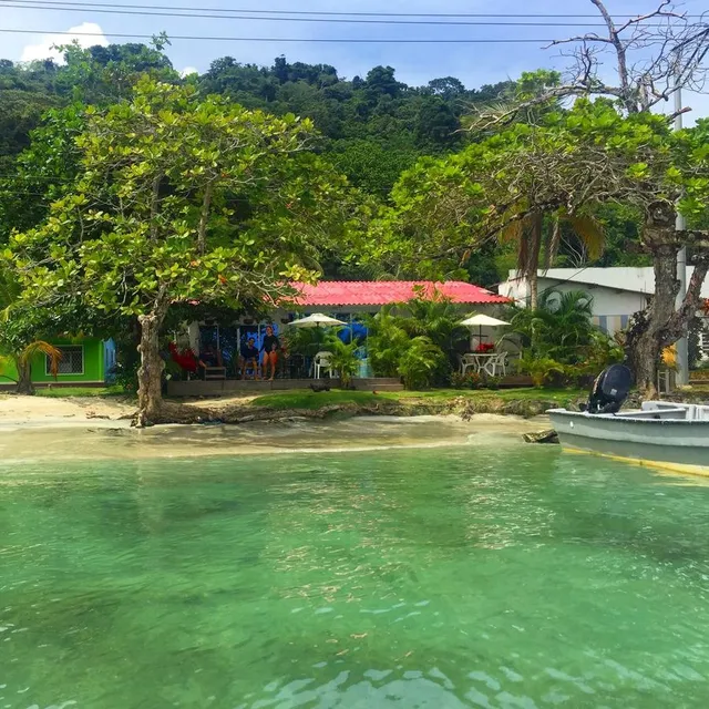 Hilltop Sapzurro hostel