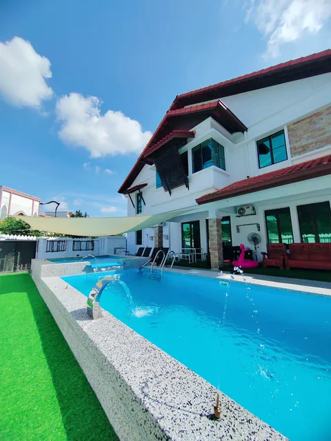 Homestay Tok Abah (Alam Impian) Fully Aircond with Pool