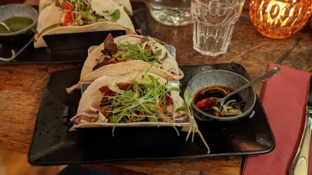 Cheeky Chicos Elephant Park