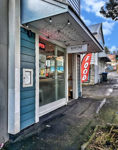 Newton Cafe & Noodle Bar