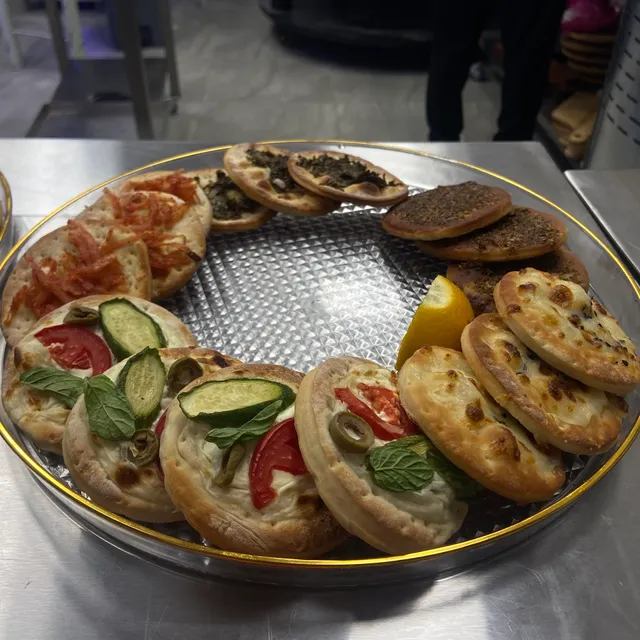 مطعم الخباز اللبناني