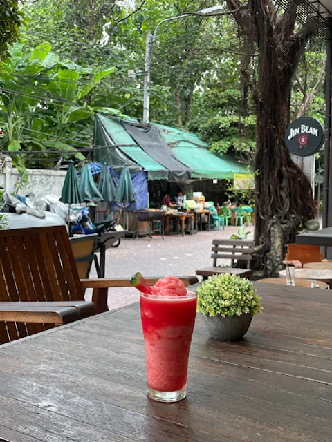 Au Cafe' & Restaurant