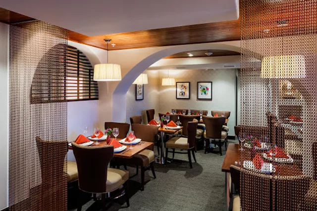 Iluminara Restaurant & Lounge at Triada