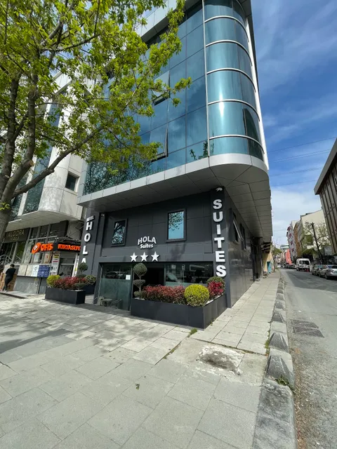 Hola Suites Hotel
