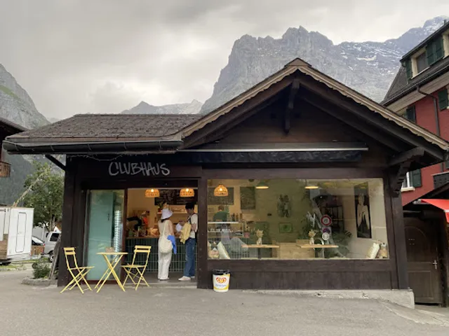 Clubhaus Café & Crêperie