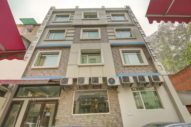 Hotel Rockwell Plaza