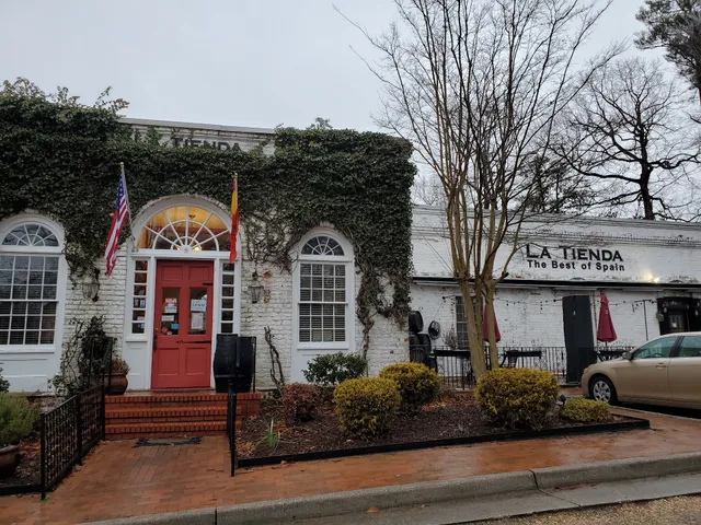 La Tienda - Retail Shop