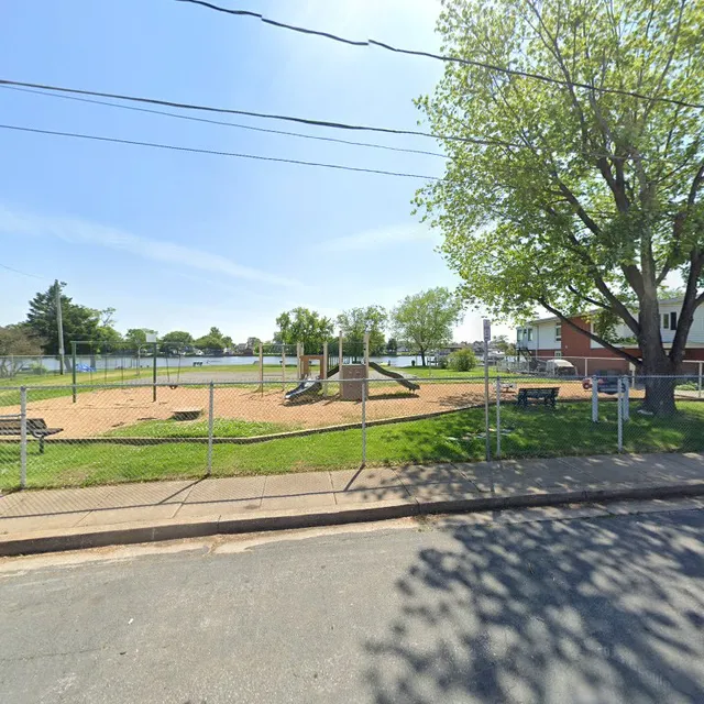 Harry L Rainer, Sr. Community Beach