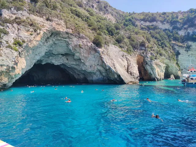 Γαλάζιες Σπηλιές