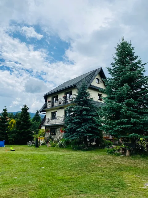 Pod Modrzewiem, Gospodarstwo Agroturystyczne