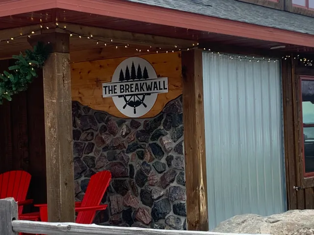 The Breakwall, Restaurant-Bar-Gift Shop / Daytime great breakfast and lunch - Evening casual fine dining and cocktail bar