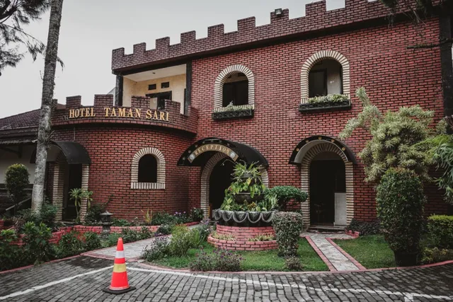 RedDoorz Plus @ Suryakencana Kota Sukabumi