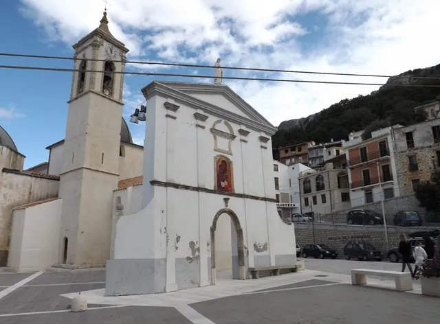 Drommire In Plassa E Clesia