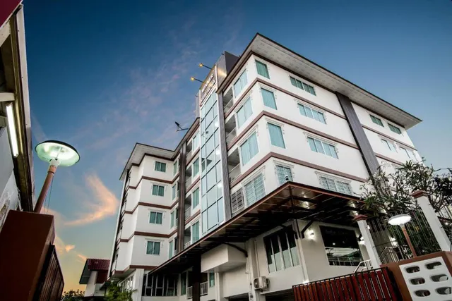 OYO 364 Winner Sriracha Serviced Apartment