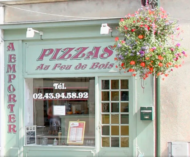 Pizzas Au Feu de Bois